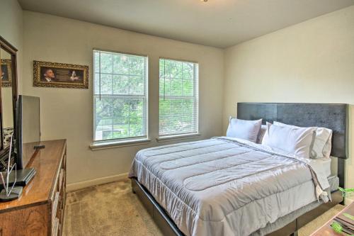 Cozy House With Yard And Fireplace - 3 Mi To Uh!