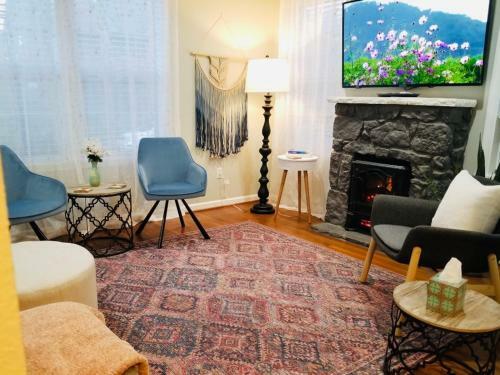 4bed/4bath - 4apts-1house- The Entire Urban Villa