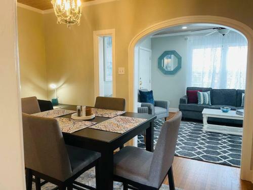 4bed/4bath - 4apts-1house- The Entire Urban Villa
