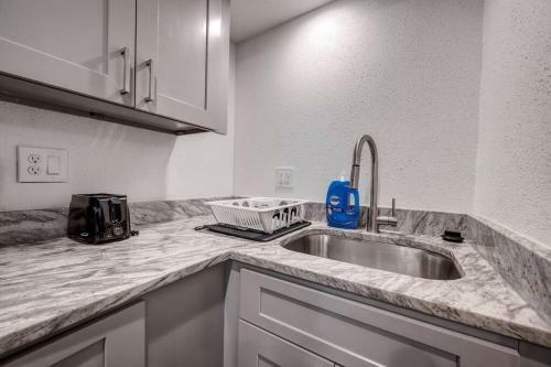 Apartamento Beautiful 1bed/bath Apt W/free Parking &wifi