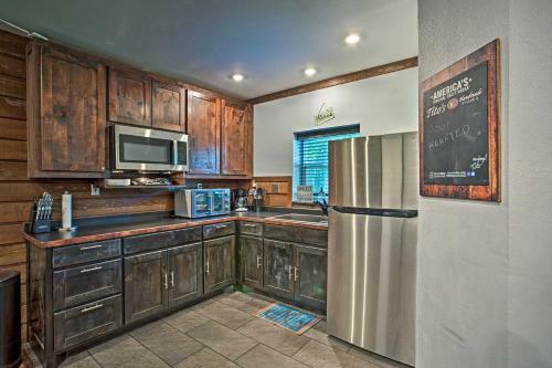 Charming Quitman Cabin Less Than 2 Miles To Lake Fork