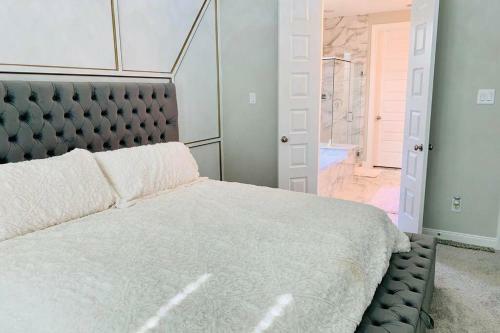 Charming Retreat! Modern Family Luxury Home