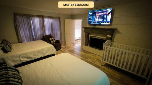 Spacious Richmond Sleeps 10 Patio On Golf Course - Rock Fence