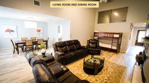 Spacious Richmond Sleeps 10 Patio On Golf Course - Rock Fence