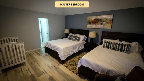 Spacious Richmond Sleeps 10 Patio On Golf Course - Rock Fence