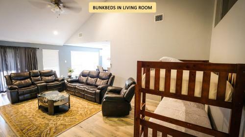 Spacious Richmond Sleeps 10 Patio On Golf Course - Rock Fence