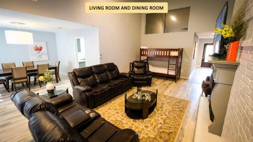 Spacious Richmond Sleeps 10 Patio On Golf Course - Rock Fence