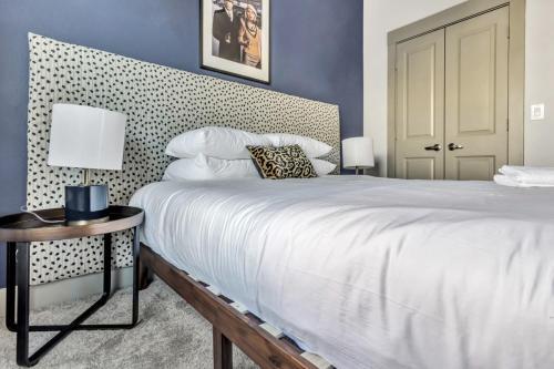Wanderjaunt - Alexan Crossings Apartments