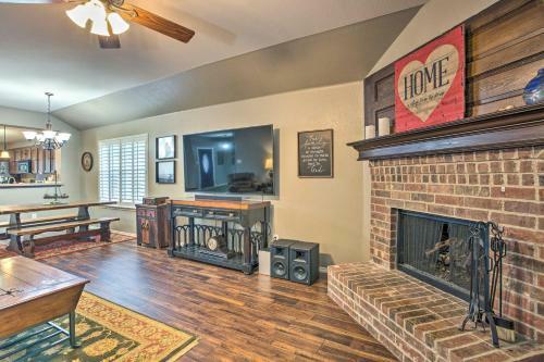 Charming Home With Yard, 25 Mi To Dtwn Dallas!
