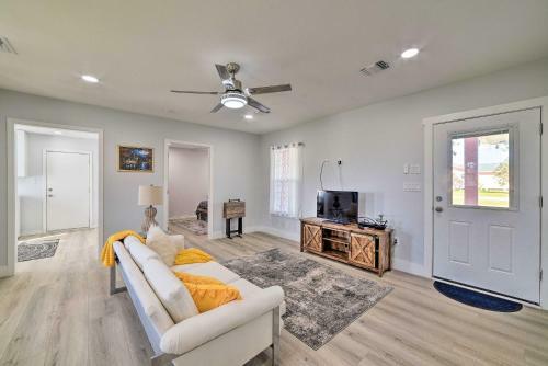 Modern Rockport Home, 1 Mi To Holiday Beach!
