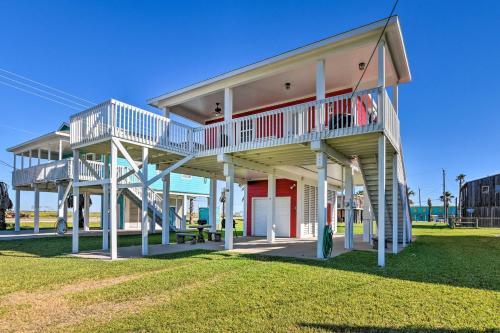 The Red Reef Home With Sundeck, Walk To Beach