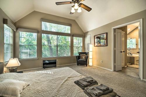Spacious Woodlands Home Pool And Outdoor Oasis