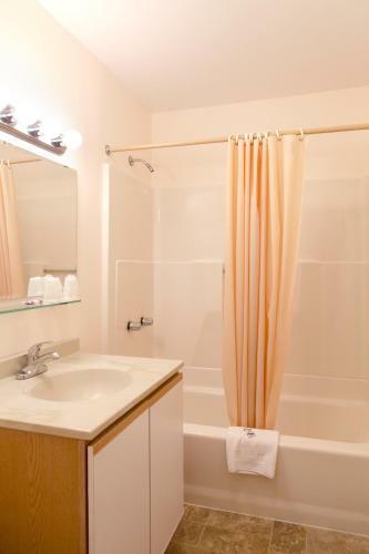 Town & Country Motor Inn