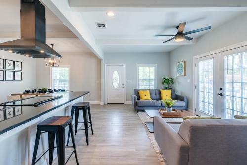 Downtown House 5 Minutes From Riverwalk Whot-tub