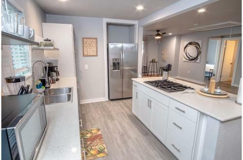 Stylish 4 Br2ba Renovated Home Near Downtown