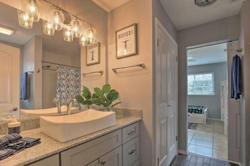 Charming San Antonio Home Less Than 2 Mi To Seaworld!