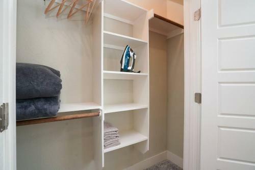 Spacious, Sleeps 6, St Phillips, King Bed