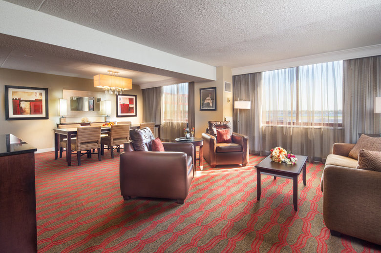 Laguardia Plaza Hotel