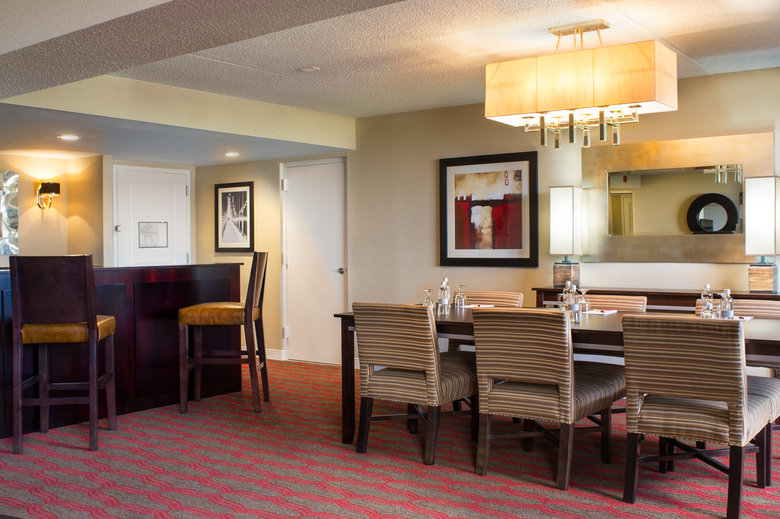 Laguardia Plaza Hotel