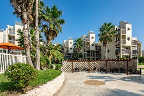 Fully Renovated Condo Steps From The Beach With Ocean View Balcony
