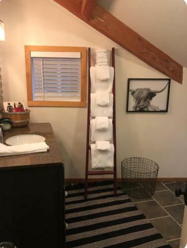 Swiss Cottage Ski And Summer Retreat