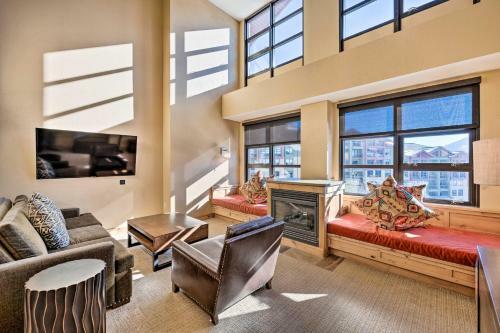 Apartamento Top-floor Condo With Loft Steps From Ski Lifts!