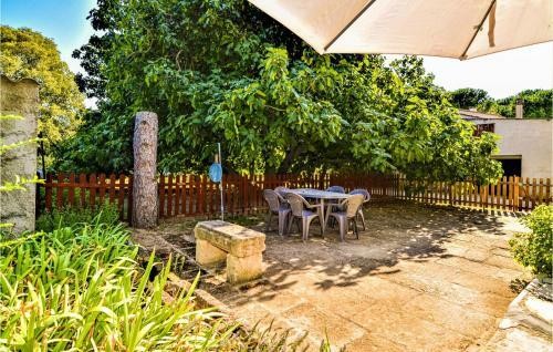 Awesome Home In Meynes With Wifi And 2 Bedrooms