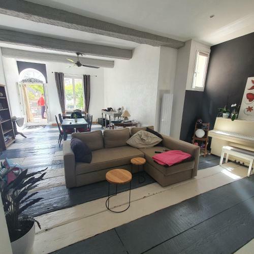 Hostal Maison Capucine
