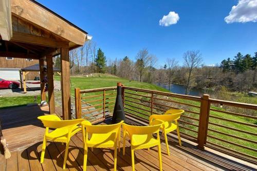 Stunning Lake Front! Modern+chic+cosy Pet Friendly