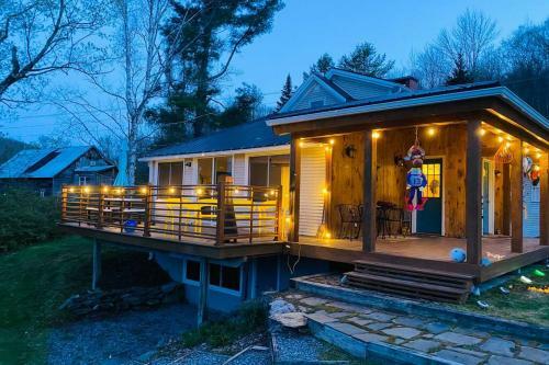 Stunning Lake Front! Modern+chic+cosy Pet Friendly