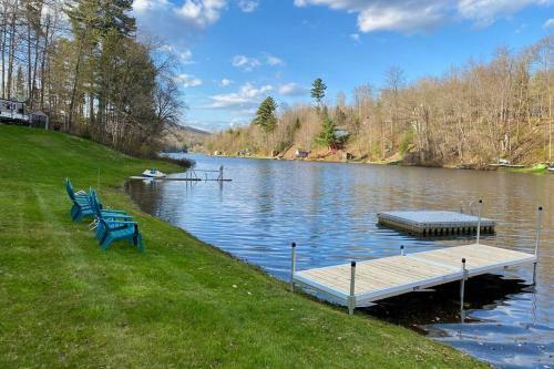 Stunning Lake Front! Modern+chic+cosy Pet Friendly