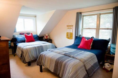Stunning Lake Front! Modern+chic+cosy Pet Friendly