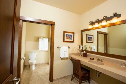 The Rockwell Lake Lodge, A Cobblestone Hotel