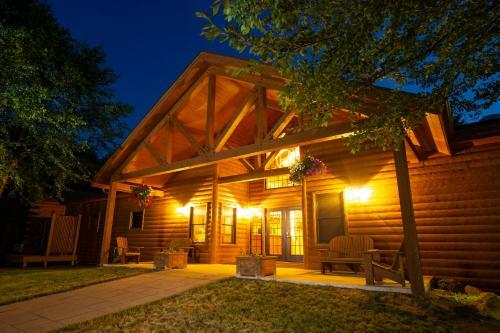 The Rockwell Lake Lodge, A Cobblestone Hotel