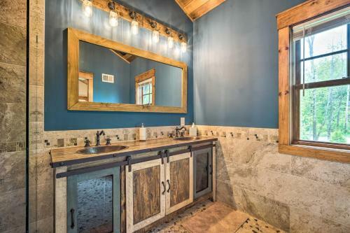 Elegant Mtn Chalet With Deck 1 Mi To Mt Snow!