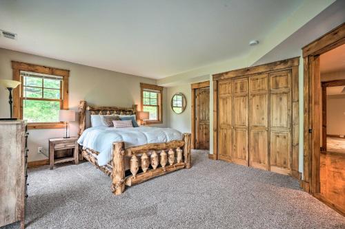 Elegant Mtn Chalet With Deck 1 Mi To Mt Snow!