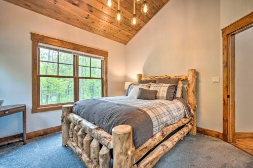 Elegant Mtn Chalet With Deck 1 Mi To Mt Snow!