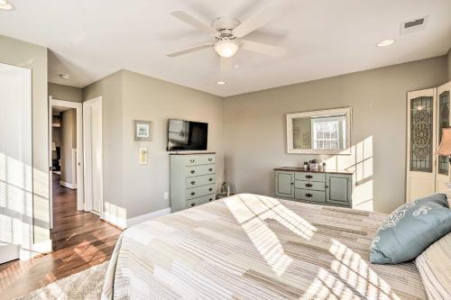 Morrisonville Manor With Fire Pit And Hot Tub!