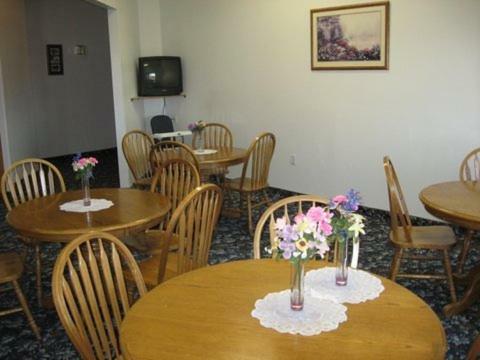 Motel Glacier Gateway Plaza