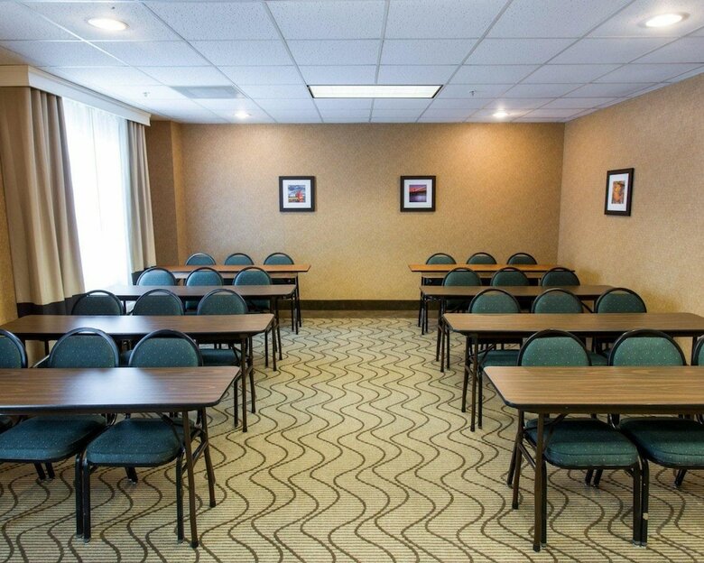 Hotel Comfort Suites Grand Rapids South