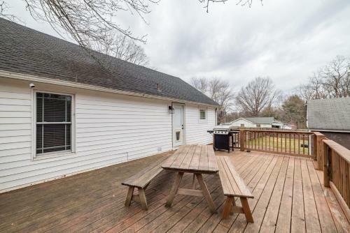 Page's Farmhouse- Walking Distance To Downtown
