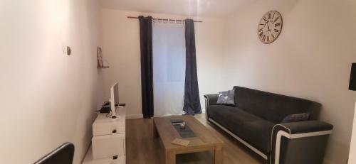 Apartamento Appart Cosy,calme � 2 Pas Du Centre de Montbrison