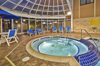 Holiday Inn Express Hotel & Suites - Belleville Area