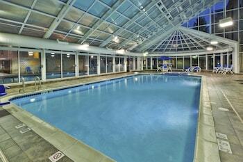 Holiday Inn Express Hotel & Suites - Belleville Area
