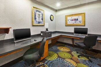 Holiday Inn Express Hotel & Suites - Belleville Area