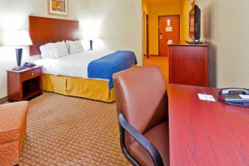 Holiday Inn Express Hotel & Suites-magee