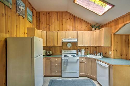 Elk Hideaway Ashford Cottage With Hot Tub!