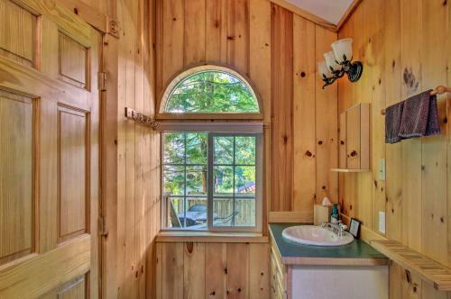 Elk Hideaway Ashford Cottage With Hot Tub!