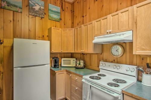 Elk Hideaway Ashford Cottage With Hot Tub!