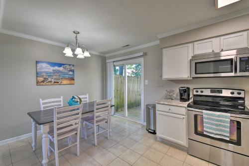 Virginia Beach Townhouse - 2 Mi To Boardwalk!
